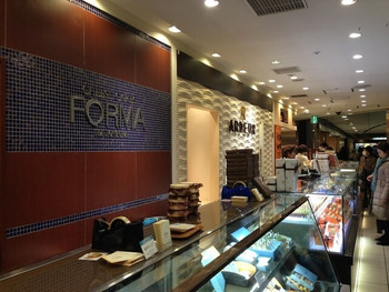 「FORMA 東京駅グランスタ店」 外観 16992640 オネェさん、写真撮らせてね～