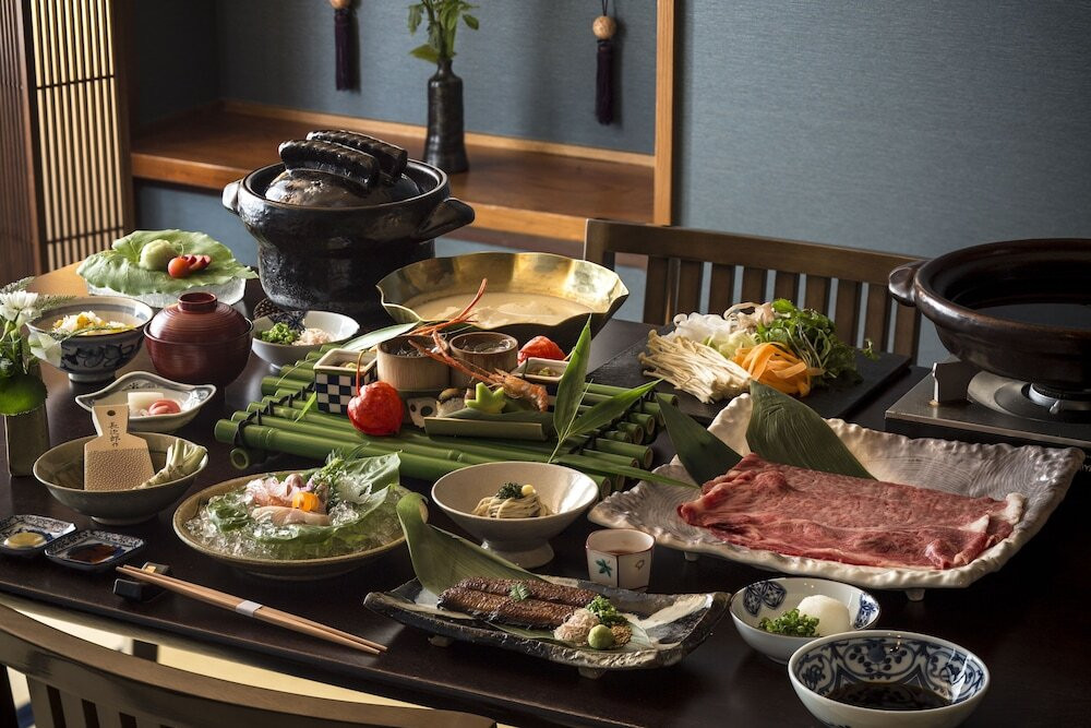 インフィニティ展望風呂が自慢！全8室の贅沢宿3491415