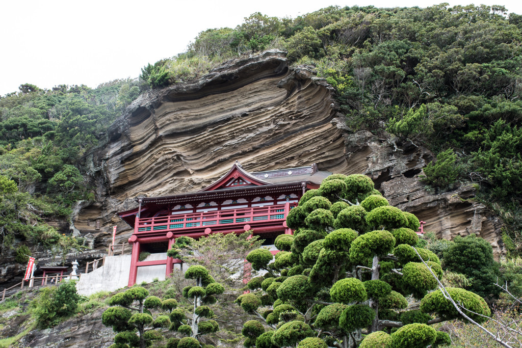 館山湾を一望する「崖観音（大福寺）」3553159