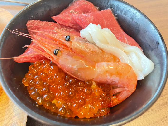 新鮮魚介の海鮮丼 / 2