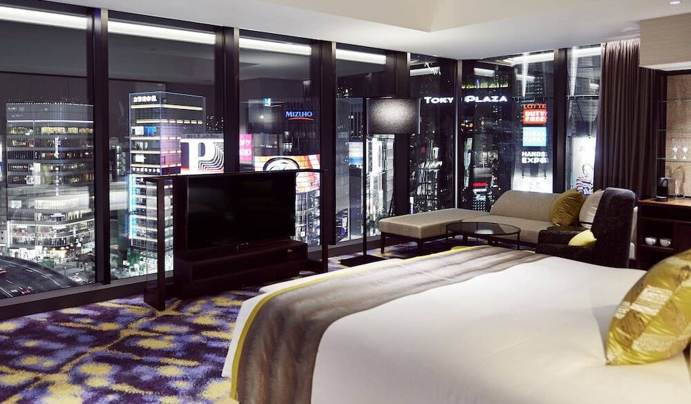 銀座の夜景を眺めながら
更けていく夜 / 1