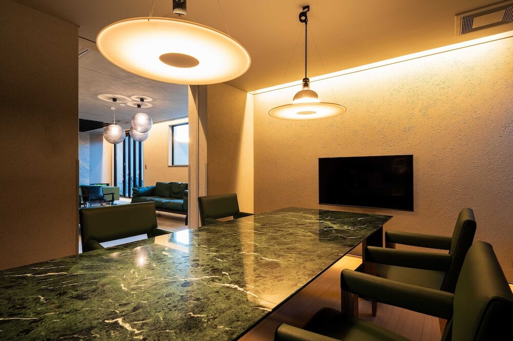 客室内のダイニングエリア