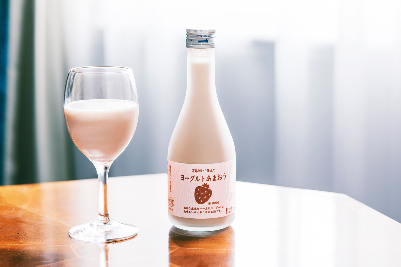 濃厚な口当たりと優しい甘さのお酒「ヨーグルトあまおう」1891492