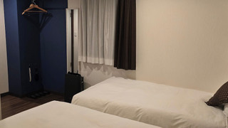 ベーシック ツインルーム シングルベッド 2 台 禁煙 冷蔵庫