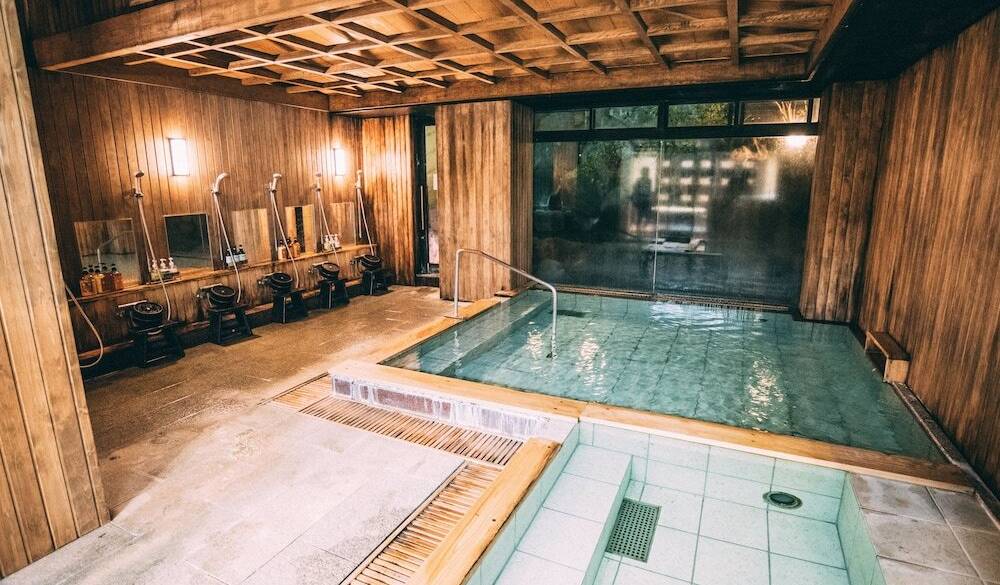 疲れを癒す名湯で
棚段露天風呂を楽しむ / 3