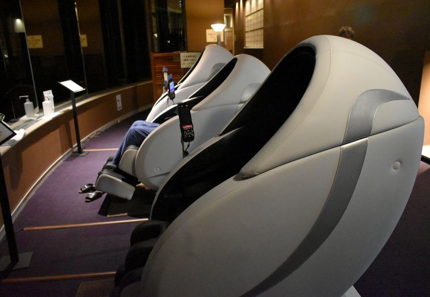 ゆったり使える最新式のマッサージチェア