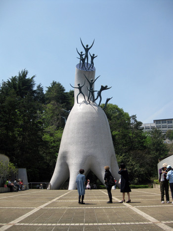芸術は爆発だ！岡本太郎の魅力を余すところなく堪能できる美術館2095306