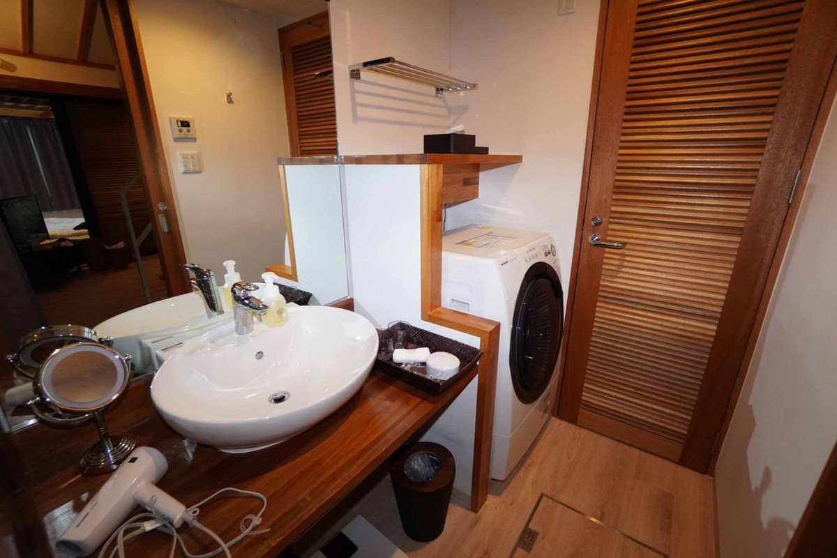 洗面所（ドラム式洗濯機もあります）