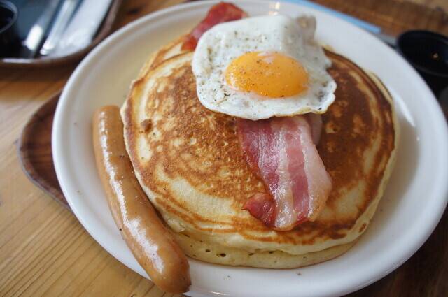 海を見ながらランチ
ハワイアンなカフェへ / 1