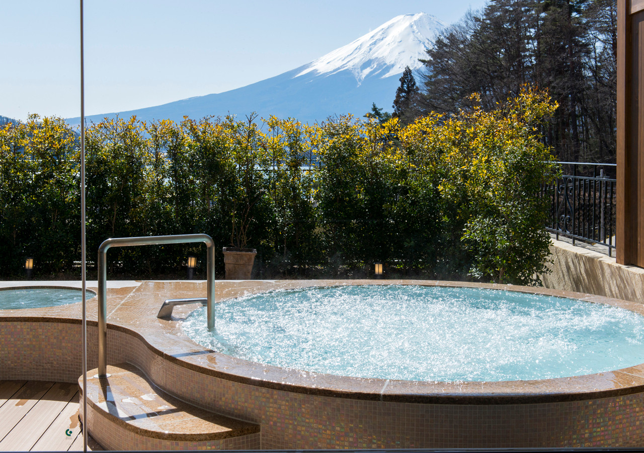 山梨ご当地グルメのほうとうでほっこり、和洋ビュッフェ3926523