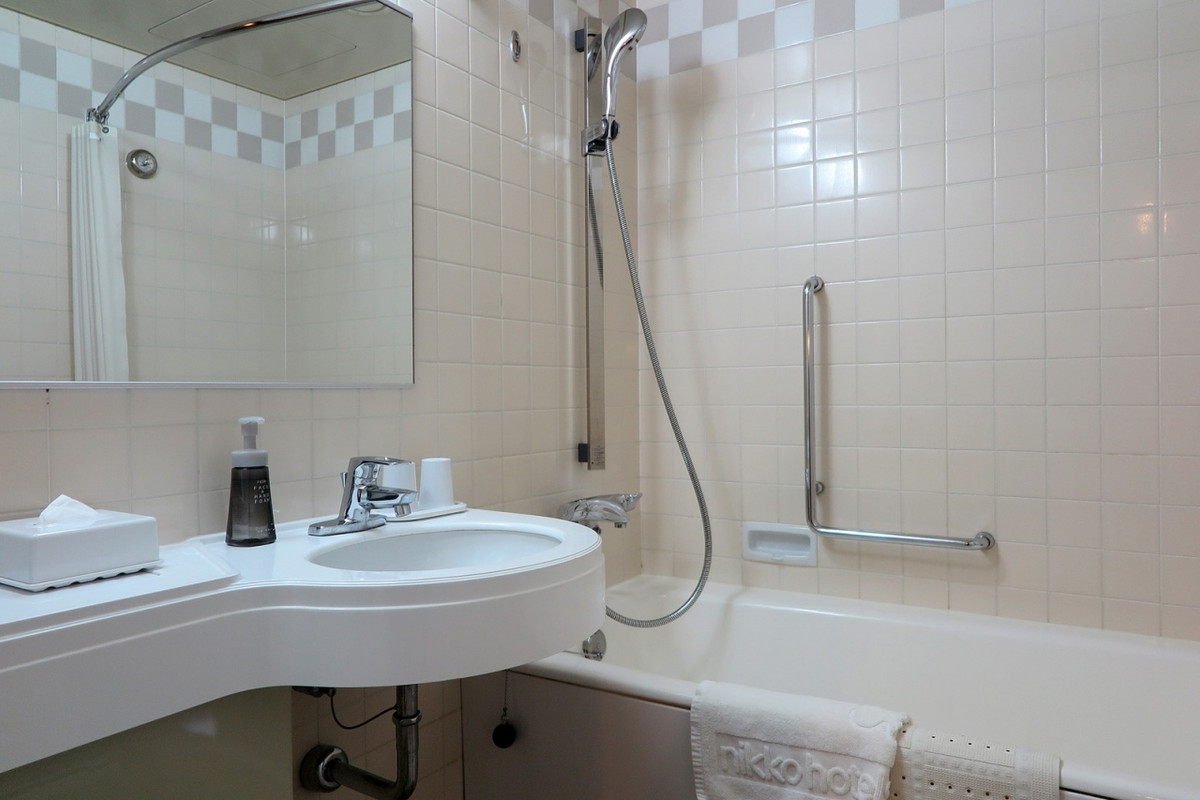 バスルーム、デザインは古めながらも質感は高めです