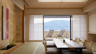 露天風呂付き湖側 和洋特別室12.5畳