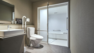 ユニバーサルルーム ツイン スタッキングベッド付 禁煙 (バスタブ付き)