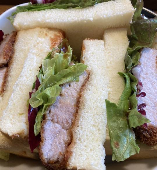 名店ベーカリーで
伝統の味を / 2
