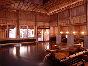 7. 大人がしっとり過ごせる、純和風の老舗宿「旅館さかや」3641771