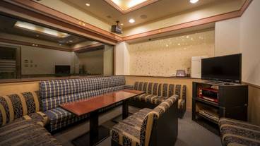 カラオケ ルーム / 3