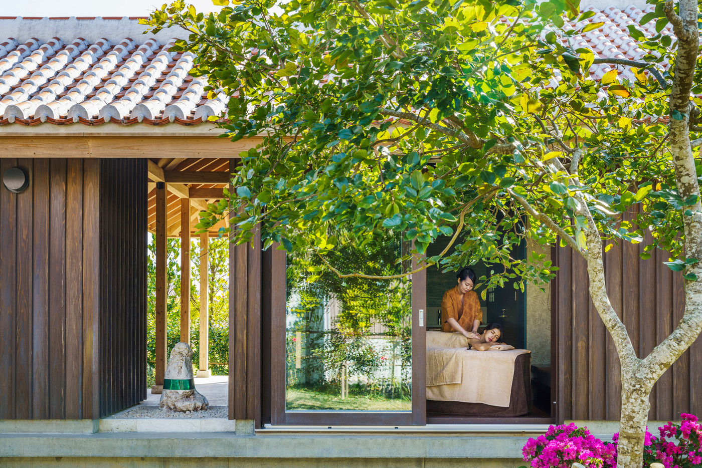 プールやカフェ、アクティビティなど充実の施設&サービス4053456