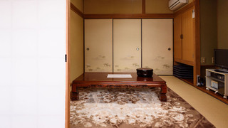 和室 6 畳 + 3.5 畳 (バストイレなし) 禁煙