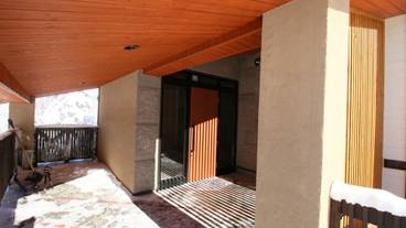 施設の入り口 / 30