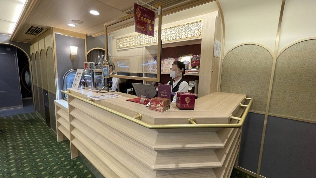 販売カウンター / 5