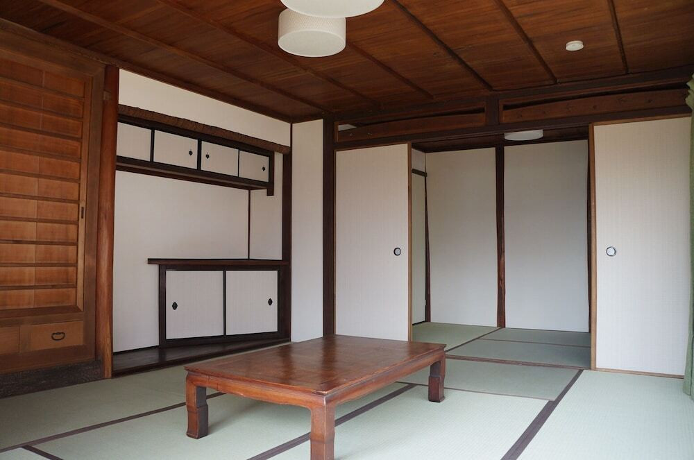 客室内のダイニングエリア