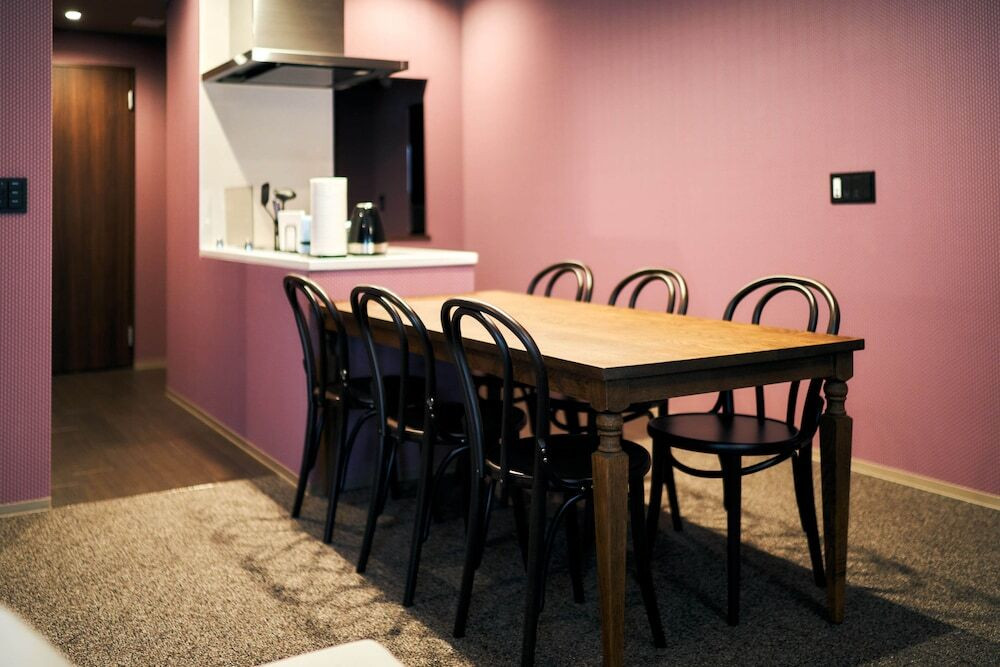 客室内のダイニングエリア