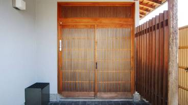 施設の入り口 / 2