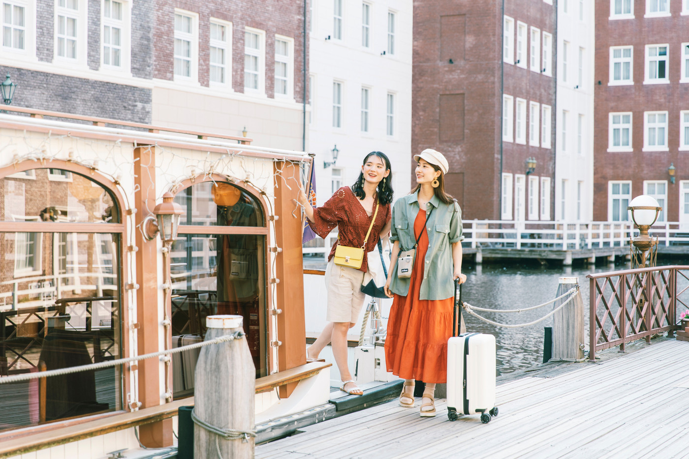 専用クルーズに揺られ、ご褒美感たっぷりの豪華なホテルへ♪1891506