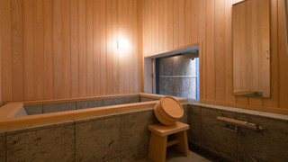 一軒家 (ダブルベット1, シングルベット2, 布団2)