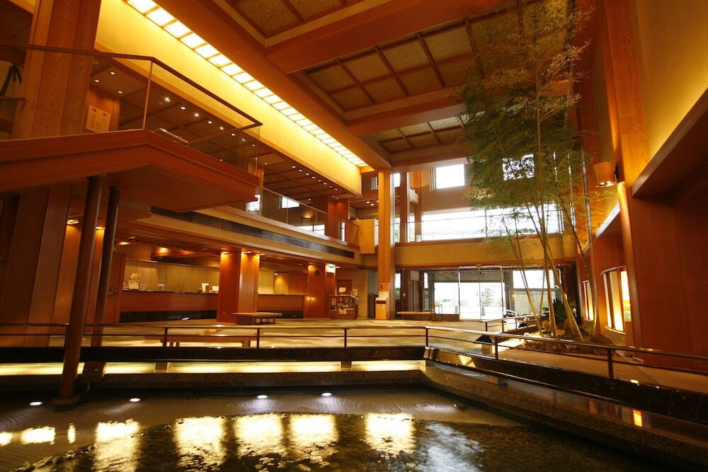 夕日の絶景に心ほぐれる名門旅館4027991