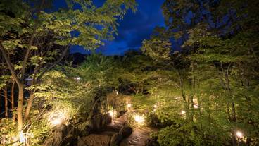 本館前の中庭 / 8