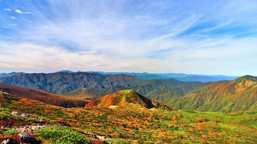 秋の紅葉に染まる那須連山 / 1
