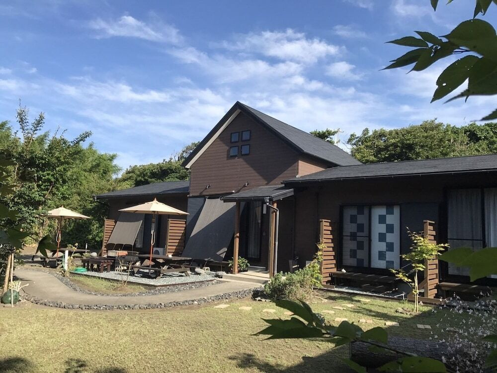 市街地に隣接するゲストハウスで、車いらずの島暮らし3451917