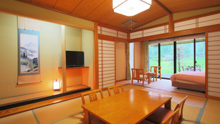 デラックスファミリールーム (102)