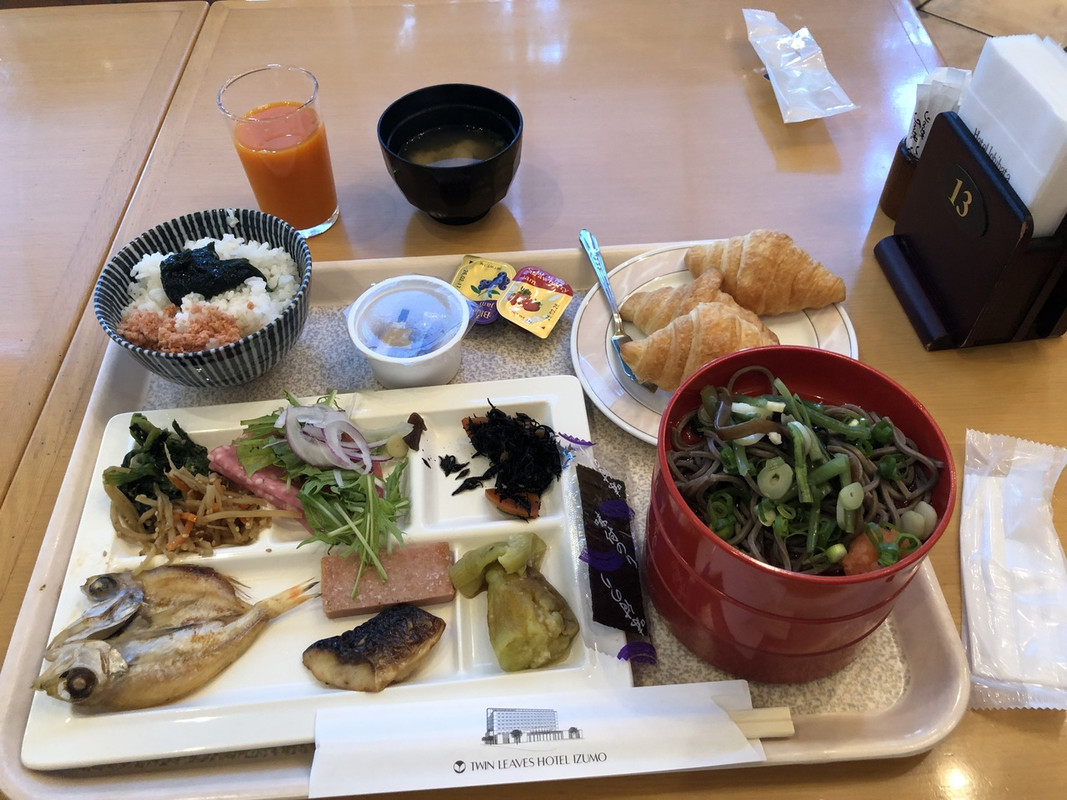 朝からお腹いっぱい食べましょう。特に出雲そばね～