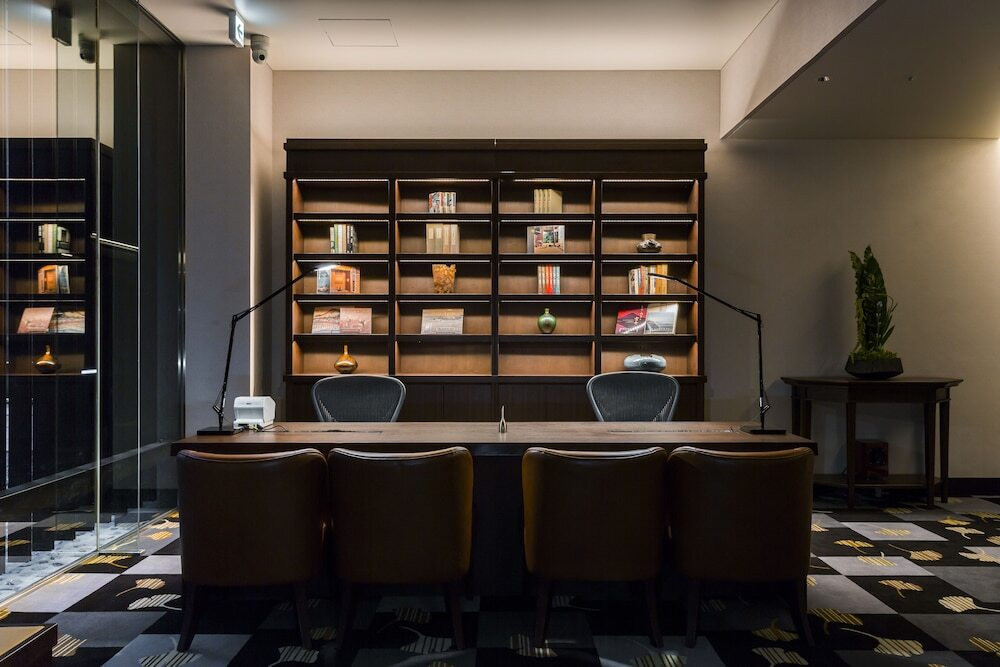 チェックイン / チェックアウト キオスク