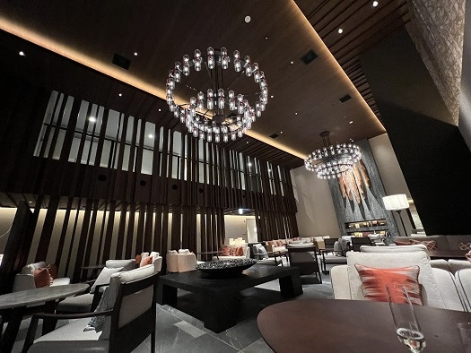 豪華で落ち着いたクラブラウンジ