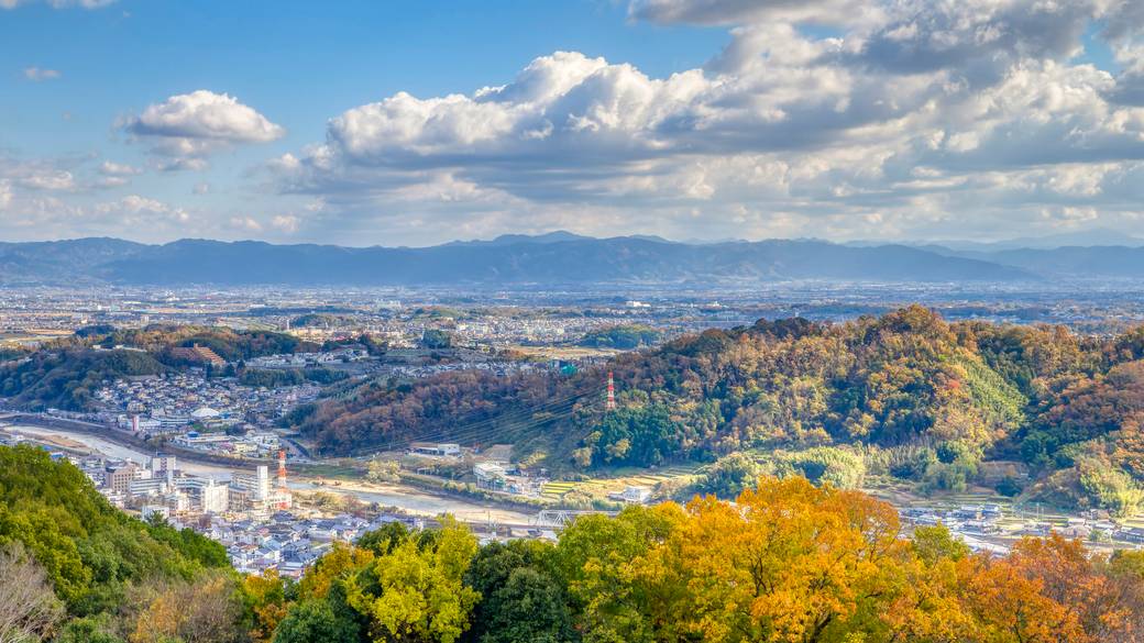 奈良県の北中部に位置する天理市 / 1
