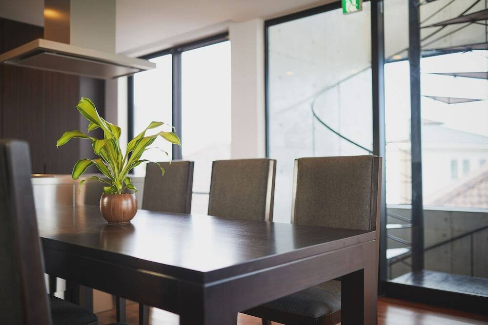 客室内のダイニングエリア