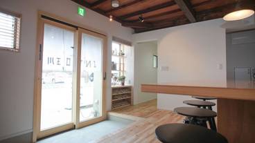 内部エントランス / 2