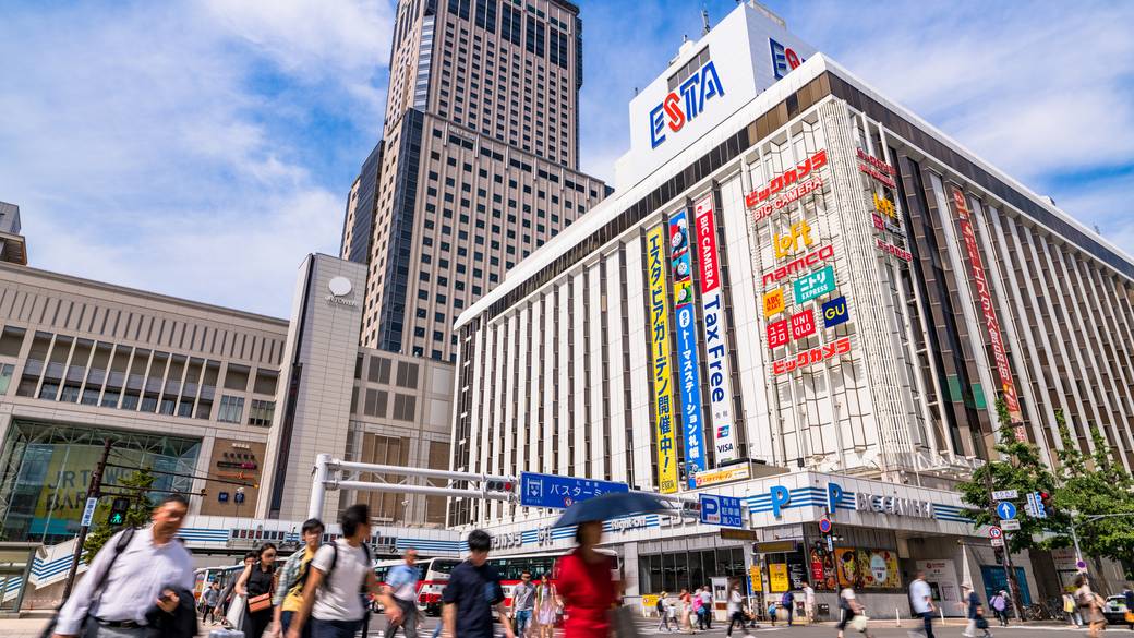 ホテルは札幌駅から徒歩約5分 / 1