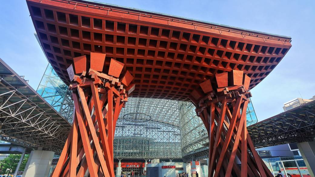 金沢駅からホテルまで徒歩約4分 / 1