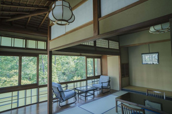 A long-established ryokan has been in business for over 100 years and has survived the times 3642950