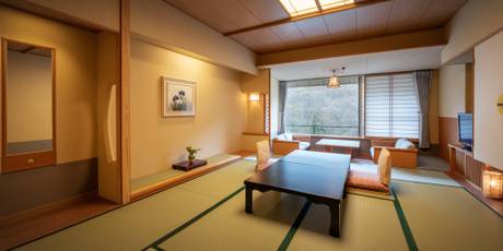 ホテル華の湯 30種類の湯船が人気の宿