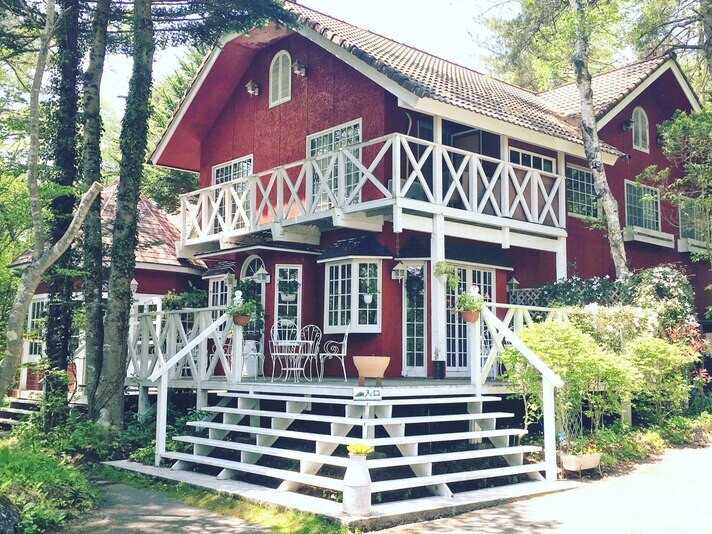 ステンドグラスに溢れた老舗ペンションでアットホームなおもてなし3484926