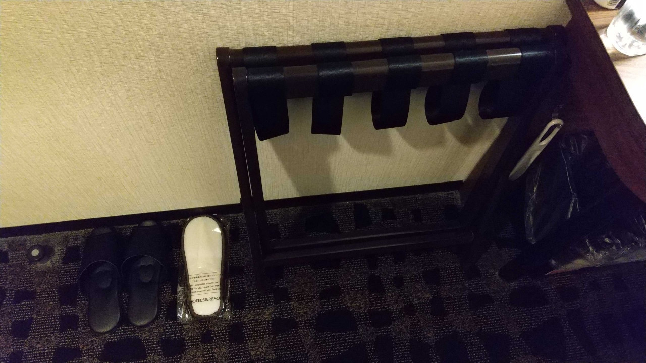 スリッパは、使い捨てと通常と２つあります