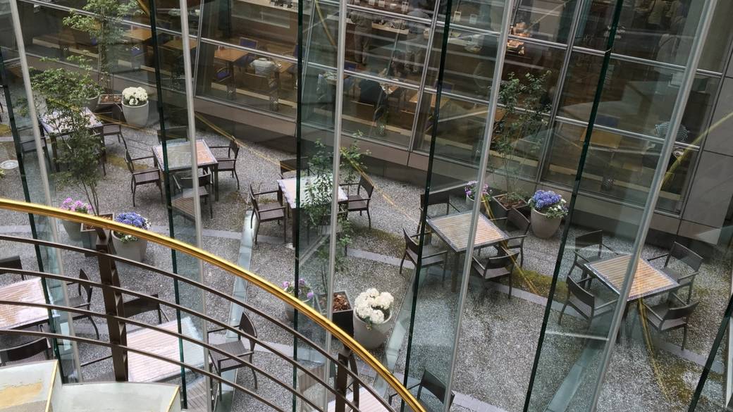 らせん階段がきれい / 2