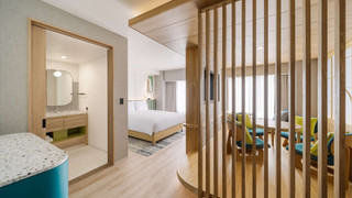 デラックス ルーム クイーンベッド 1 台 (Family Room)