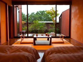 由布の山麓にある源泉かけ流しの温泉宿で癒しのひとときを3553418