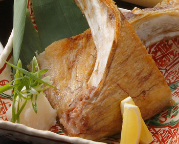 「和食ダイニング まぐろ問屋 三浦三崎港 新横浜店」料理 588907 まぐろカマの丸焼き　980円